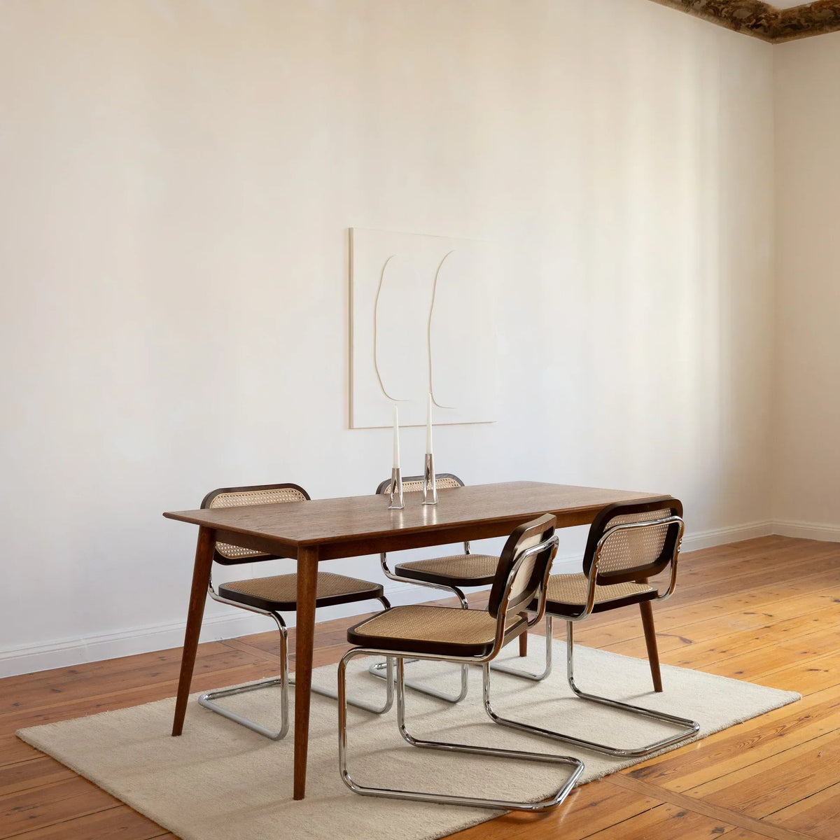 Extendable table – a must-have for small apartments and big families – Pastform Furniture